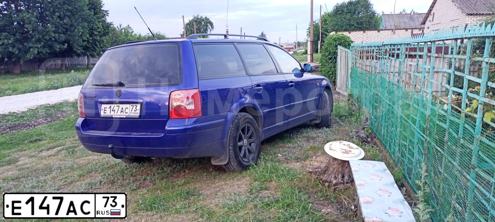Фото автомобиля VOLKSWAGEN PASSAT, 1998 — госномер Е147АС73. Цвет: СИНИЙ