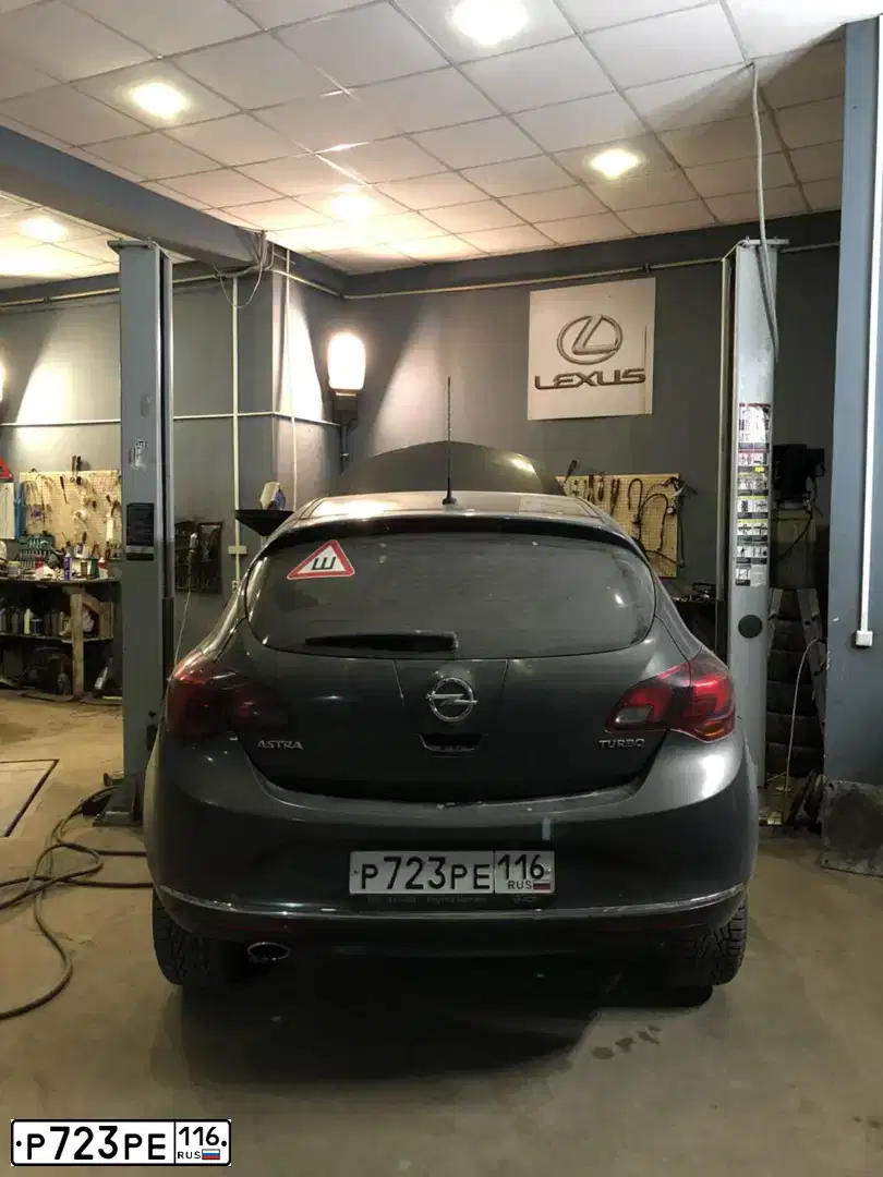Фото автомобиля OPEL ASTRA, 2014 — госномер О345КЕ716. Цвет: СЕРЫЙ МЕТАЛЛИК