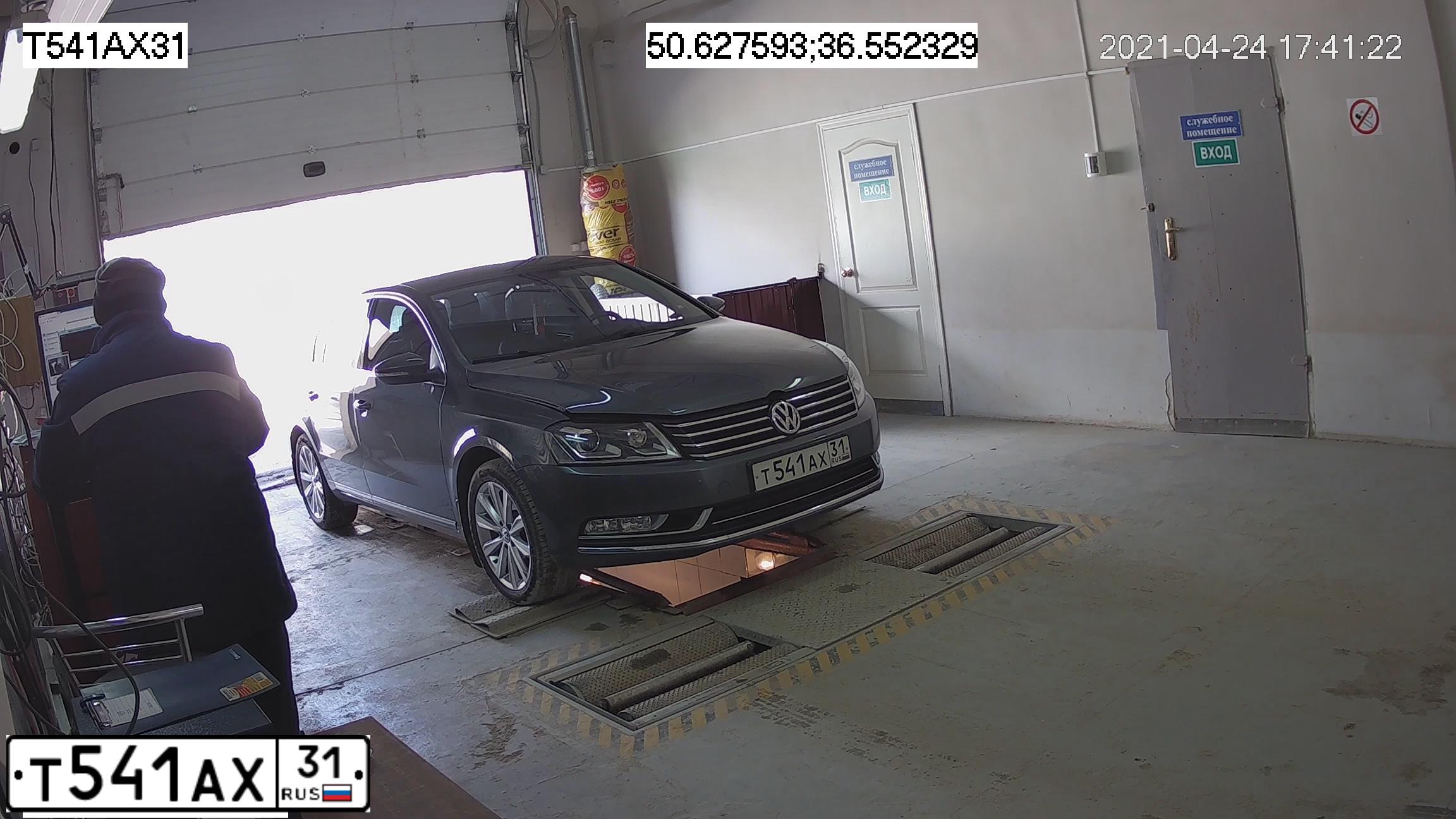 Фото автомобиля VOLKSWAGEN PASSAT, 2013 — госномер М444ММ31. Цвет: СЕРЫЙ