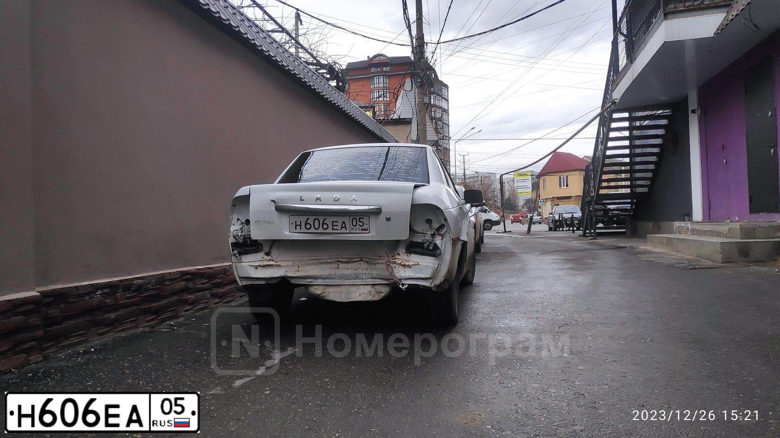 Фото автомобиля LADA 2170 PRIORA, 2011 — госномер Н606ЕА05. Цвет: Белый
