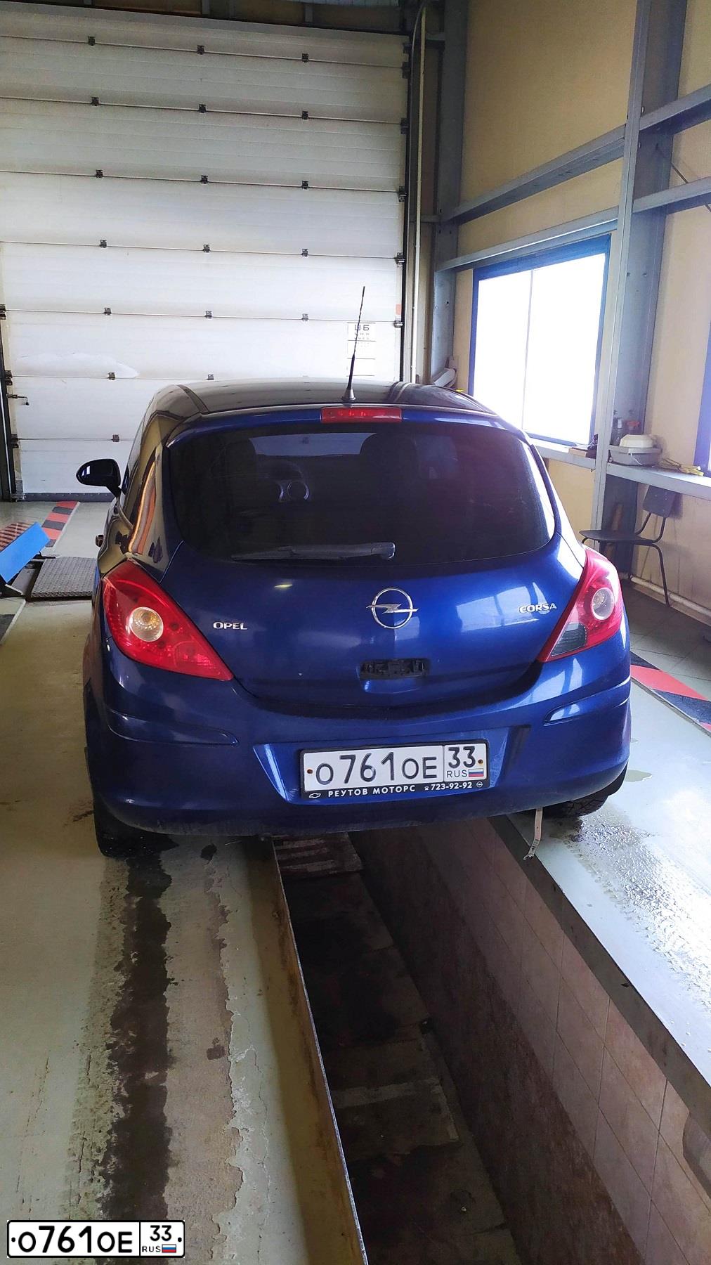 Фото автомобиля OPEL CORSA, 2007 — госномер О761ОЕ33. Цвет: синий
