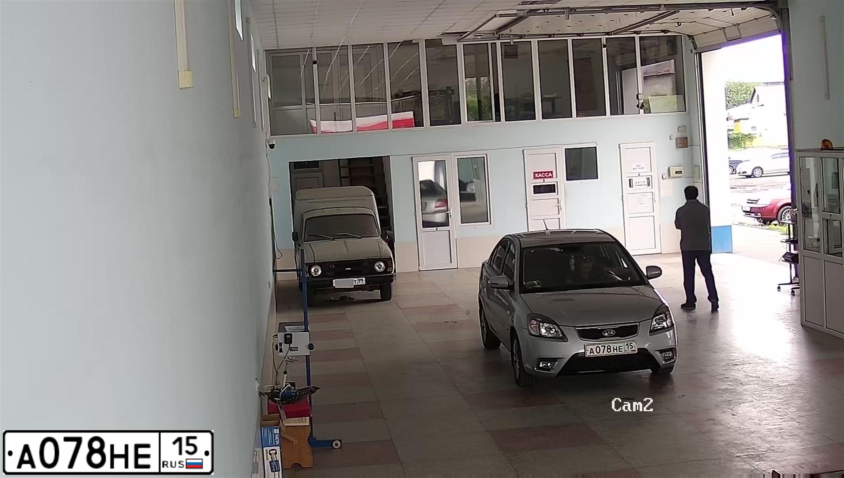 Фото автомобиля KIA RIO, 2010 — госномер Т323ОО05. Цвет: СЕРЕБРИСТЫЙ