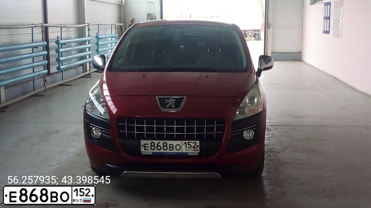Фото автомобиля PEUGEOT 3008, 2011 — госномер Е868ВО152. Цвет: КРАСНЫЙ