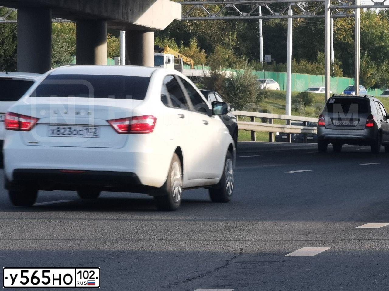 Фото автомобиля LADA VESTA, 2019 — госномер О740РР178. Цвет: Серо-голубой