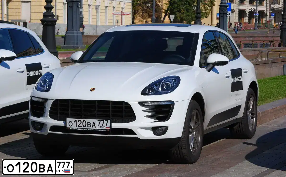 Фото автомобиля PORSCHE MACAN, 2014 — госномер О120ВА777. Цвет: Белый