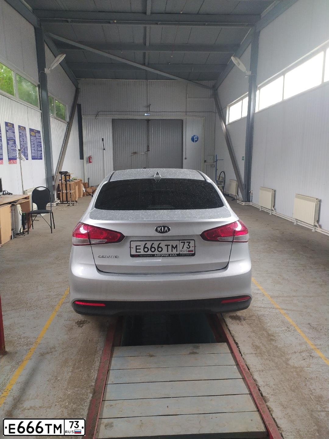 Фото автомобиля KIA CERATO, 2017 — госномер Е666ТМ73. Цвет: СЕРЕБРИСТЫЙ