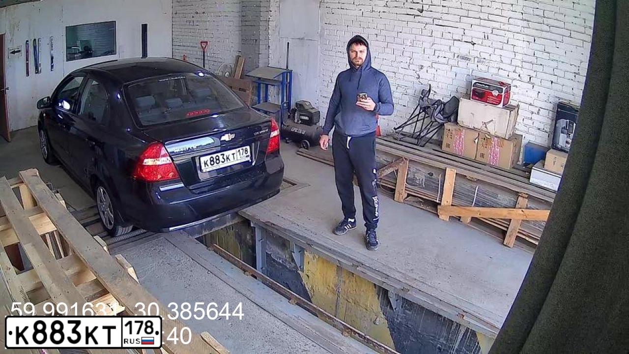 Фото автомобиля CHEVROLET AVEO, 2011 — госномер К883КТ178. Цвет: ЧЕРНЫЙ