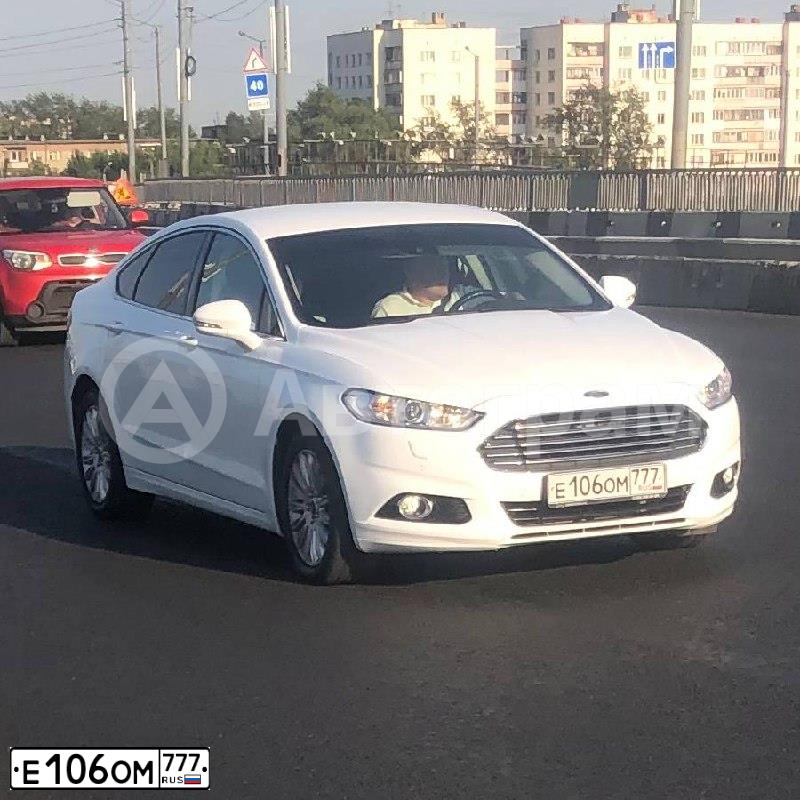 Фото автомобиля FORD MONDEO, 2015 — госномер Е106ОМ777. Цвет: Белый