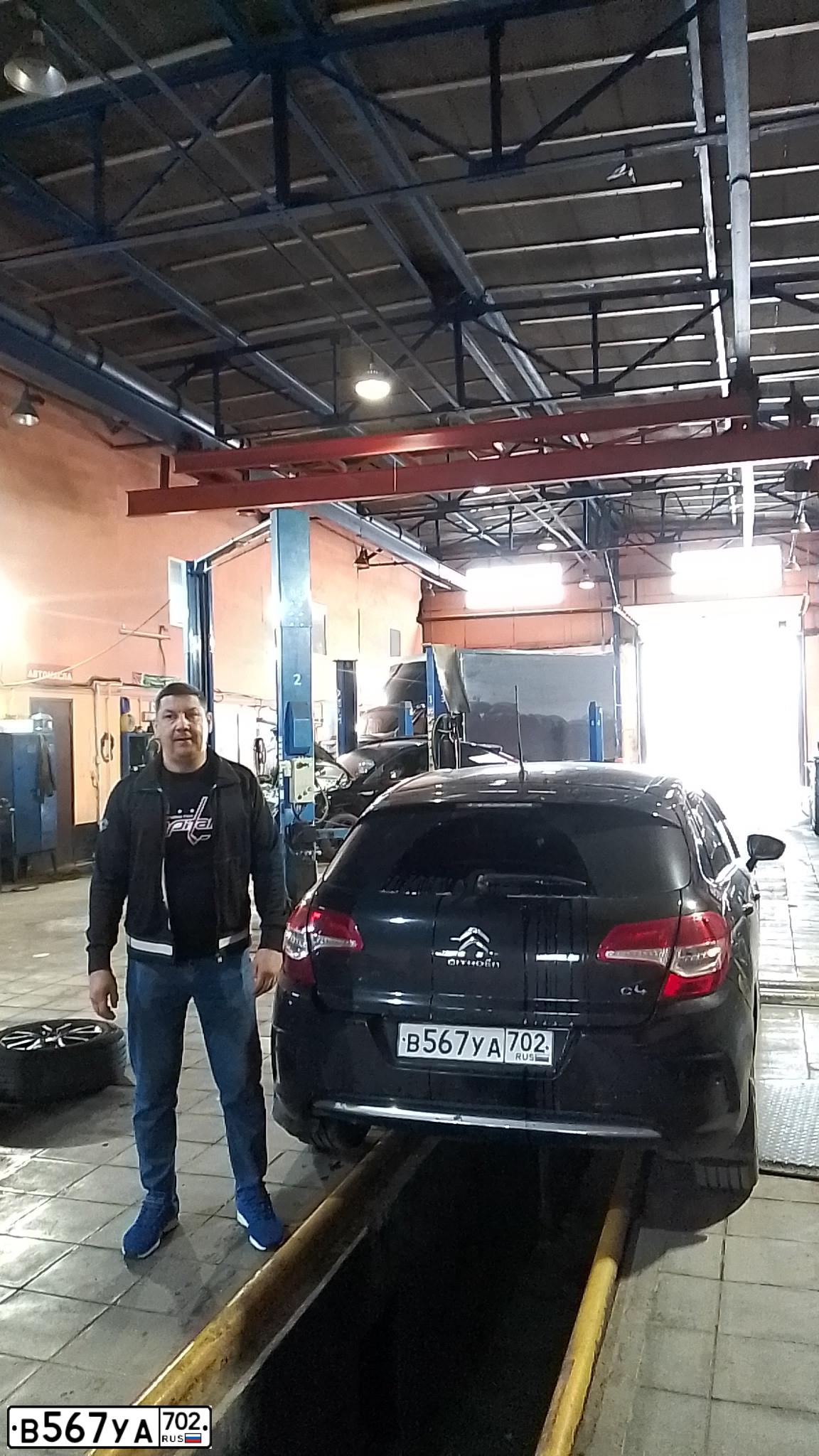 Фото автомобиля CITROEN C4, 2011 — госномер В567УА702. Цвет: ЧЕРНЫЙ