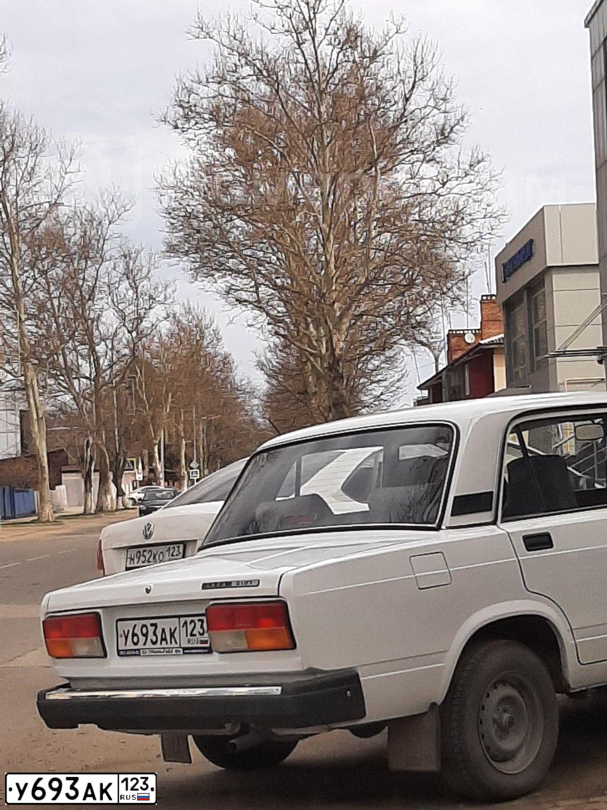Фото автомобиля MAZDA 3, 2007 — госномер У693АХ123. Цвет: ЧЕРНЫЙ