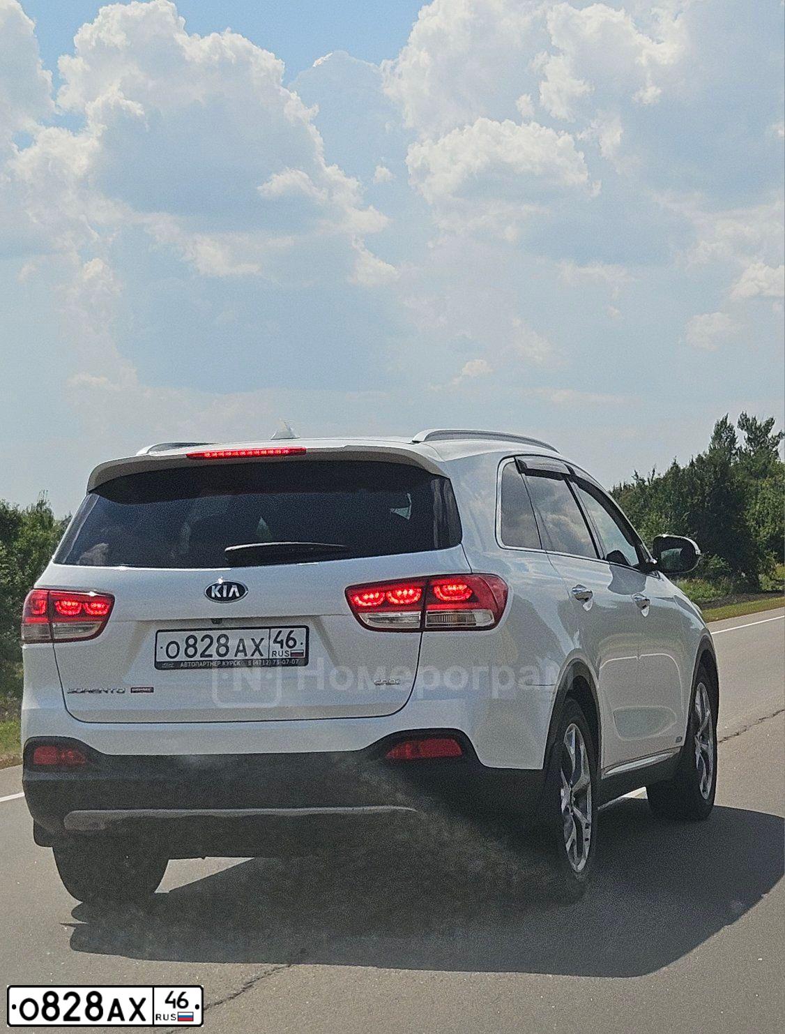 Фото автомобиля KIA SORENTO, 2016 — госномер О828АХ46. Цвет: БЕЛЫЙ