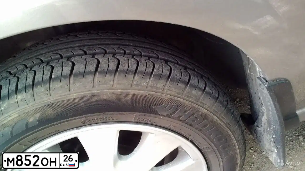 Фото автомобиля OPEL OMEGA, 1996 — госномер М852ОН26. Цвет: Серебристый