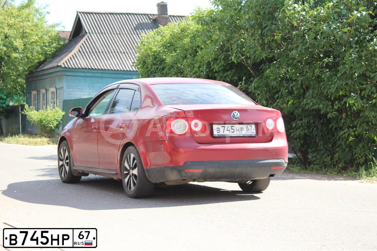 Фото автомобиля VOLKSWAGEN JETTA, 2008 — госномер В745НР67. Цвет: ВИШНЕВЫЙ