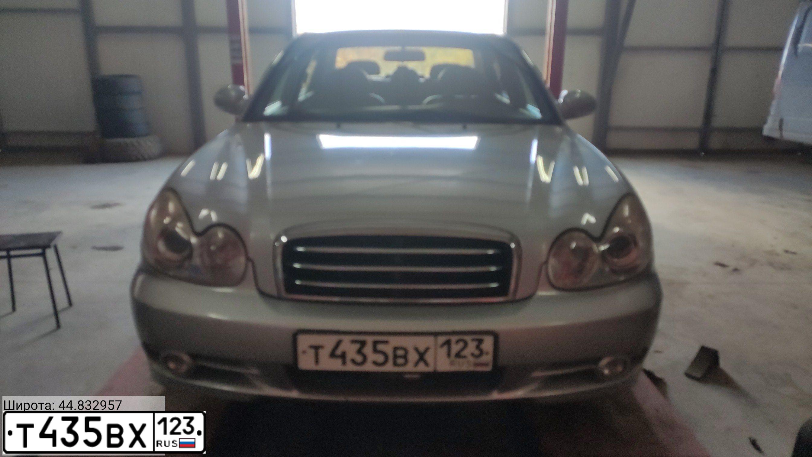 Фото автомобиля TOYOTA RAV4, 2001 — госномер Р161НТ124. Цвет: БЕЛЫЙ (СЕРЕБРИСТЫЙ)