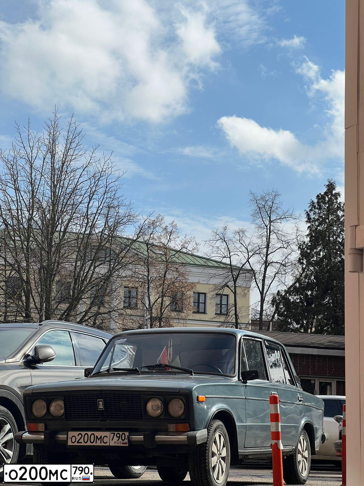 Фото автомобиля LADA 2106 LADA, 2001 — госномер О324МХ799. Цвет: ТЕМНО СЕРО-СИНИЙ