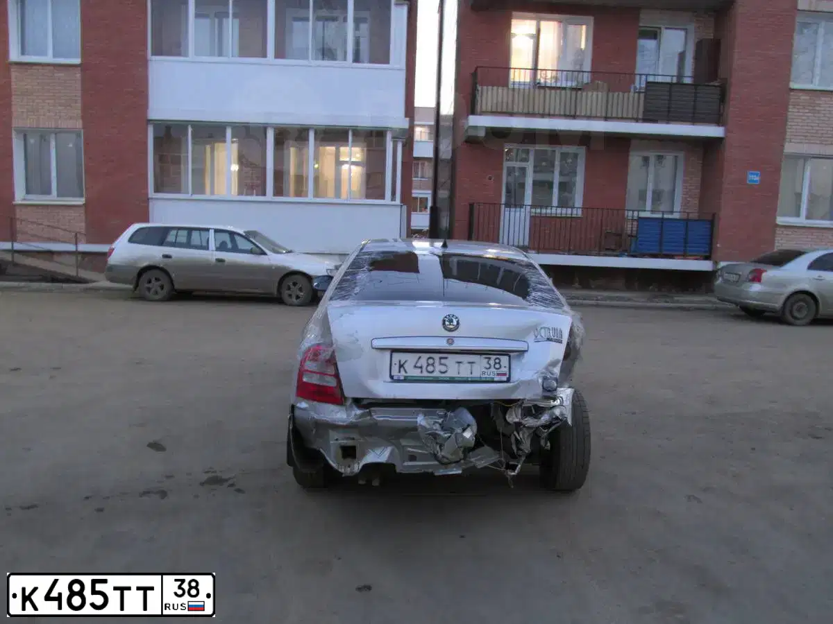 Фото автомобиля SKODA OCTAVIA, 2010 — госномер В624КО138. Цвет: СЕРЕБРИСТЫЙ
