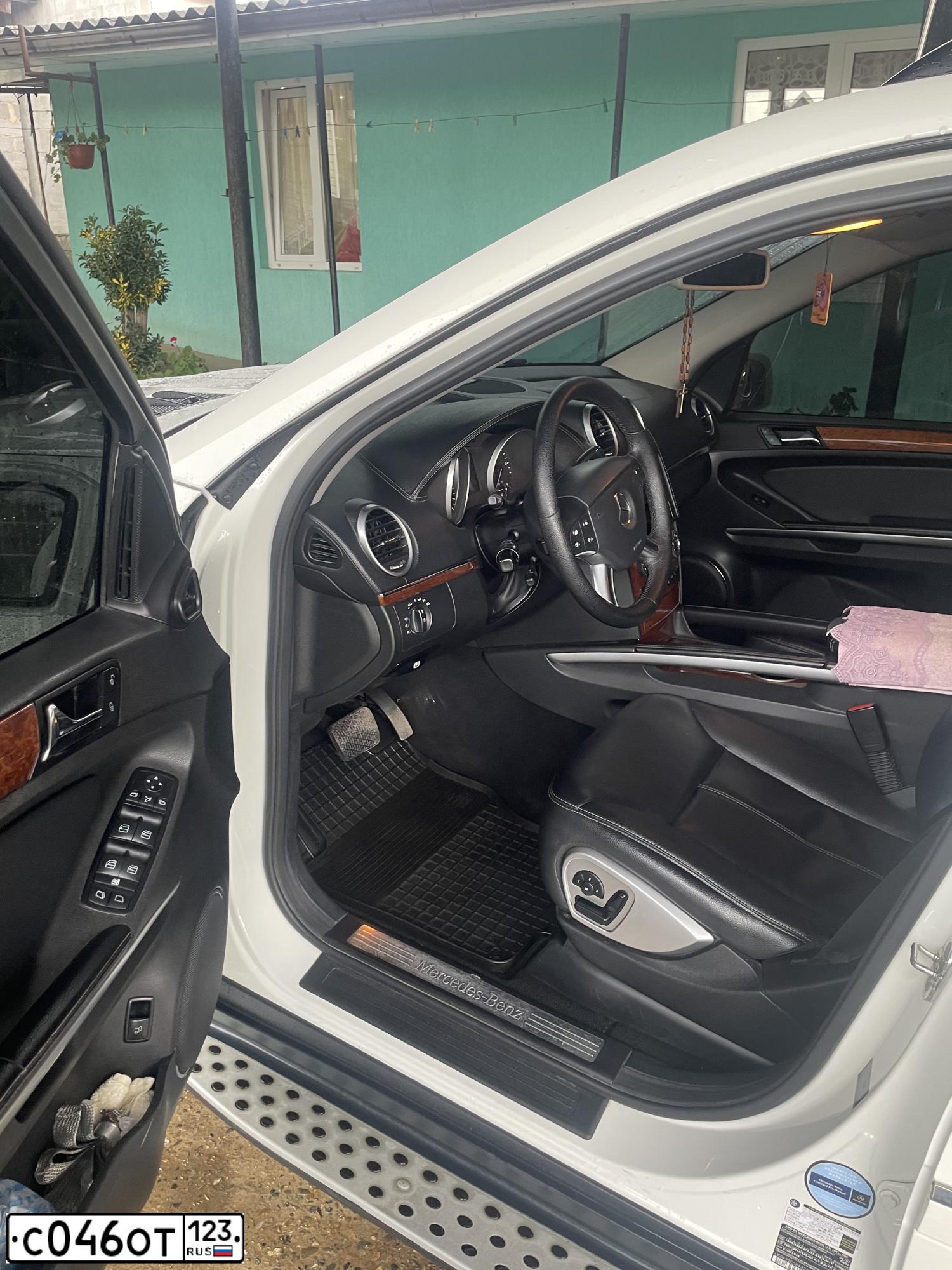 Фото автомобиля LADA 2107 LADA, 2010 — госномер С046ОТ123. Цвет: СВЕТЛО-СЕРЕБРИСТЫЙ МЕТАЛЛ