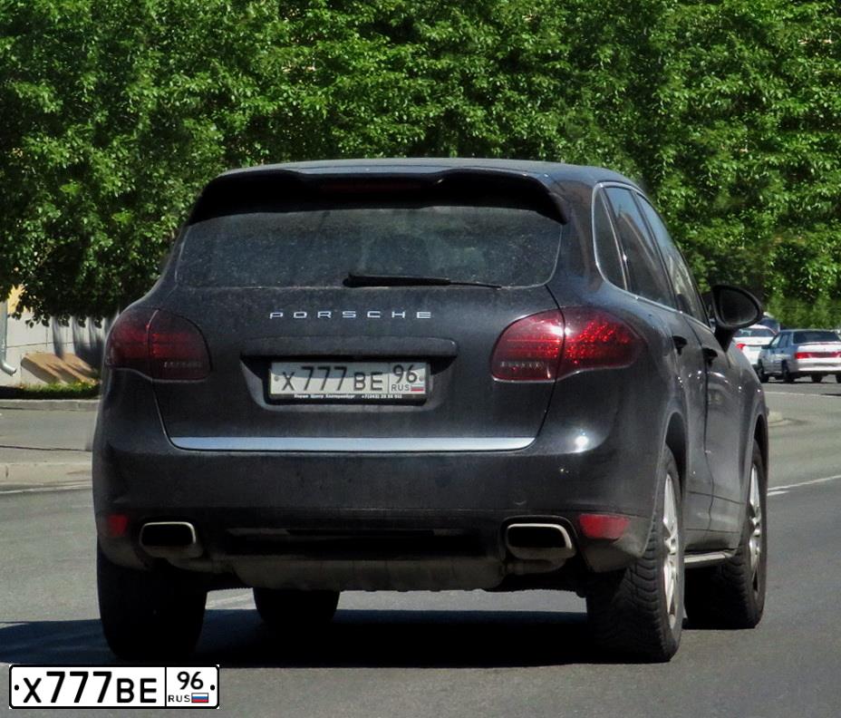 Фото автомобиля PORSCHE CAYENNE, 2013 — госномер Х777ВЕ96. Цвет: ЧЕРНЫЙ