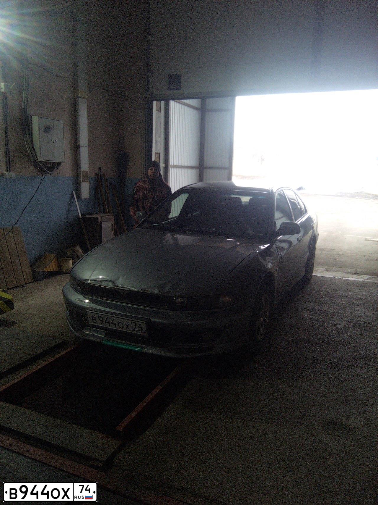 Фото автомобиля MITSUBISHI GALANT, 2003 — госномер В944ОХ74. Цвет: Серый