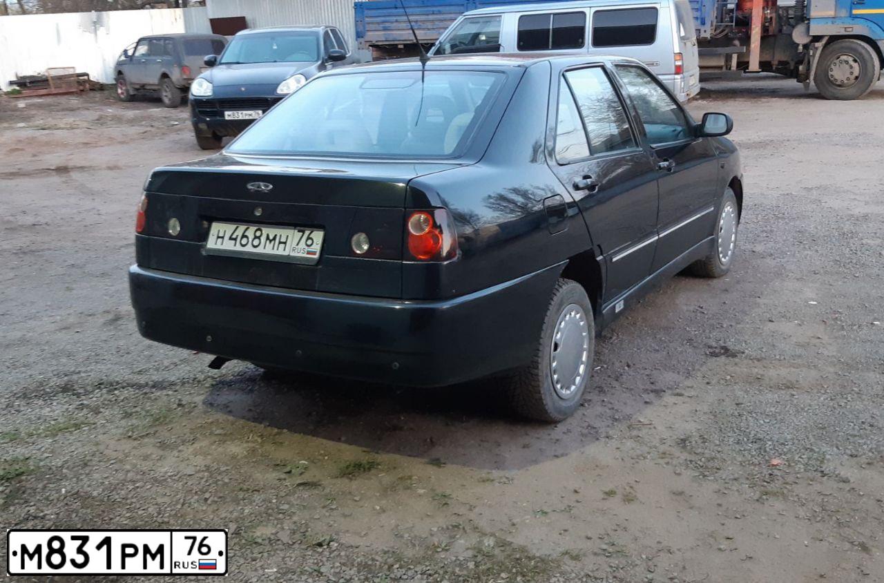 Фото автомобиля PORSCHE CAYENNE, 2004 — госномер М831РМ76. Цвет: ЧЕРНЫЙ