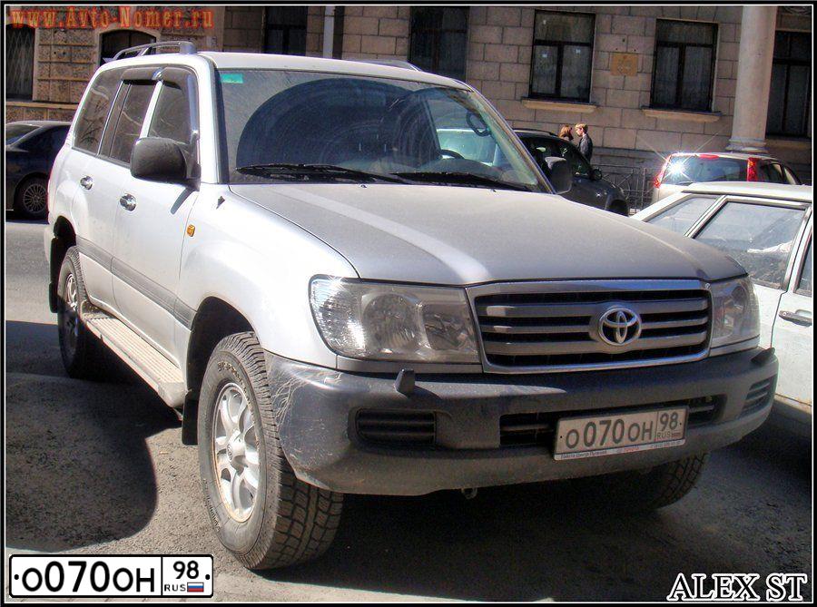 Фото автомобиля TOYOTA LANDCRUISER, 2005 — госномер О070ОН98. Цвет: СЕРЕБРИСТЫЙ