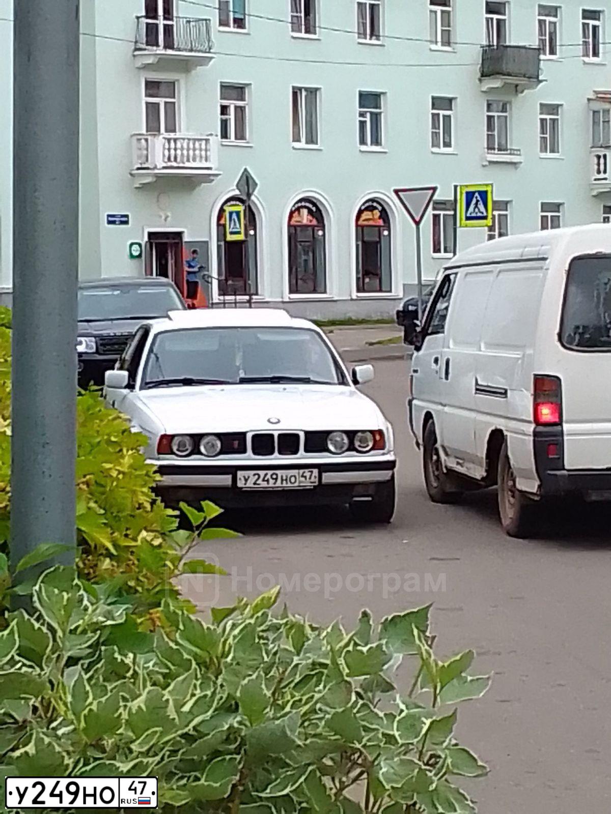 Фото автомобиля BMW SERIE 5, 1991 — госномер К679НВ53. Цвет: Белый