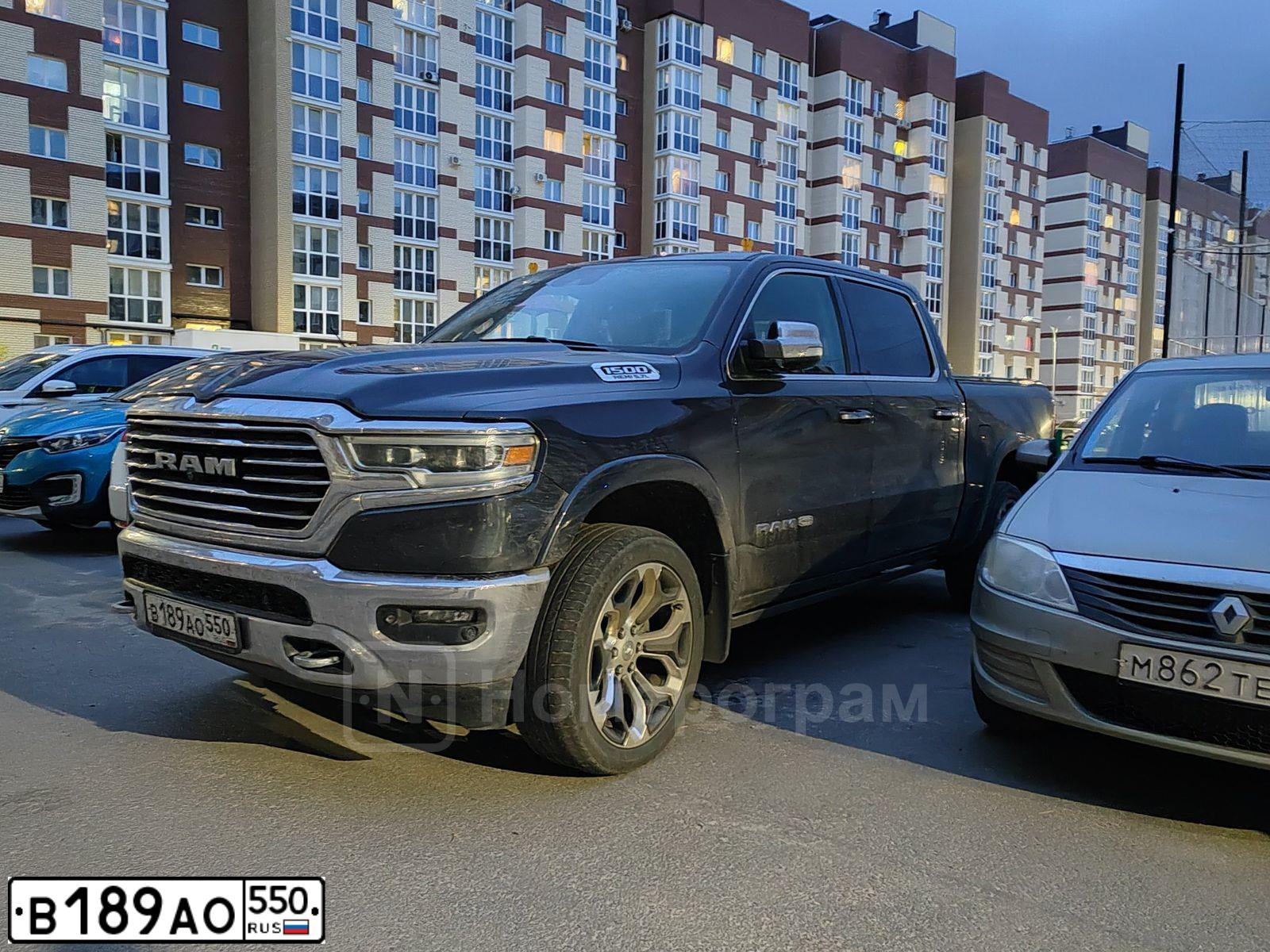 Фото автомобиля DODGE RAM, 2019 — госномер В189АО550. Цвет: СЕРЫЙ