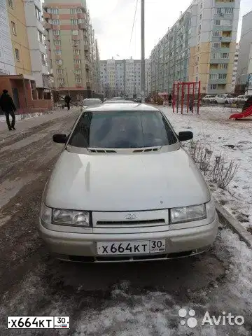 Фото автомобиля LADA 2112, 2004 — госномер Х664КТ30. Цвет: СЕРЕБРИСТО-БЕЖЕВЫЙ