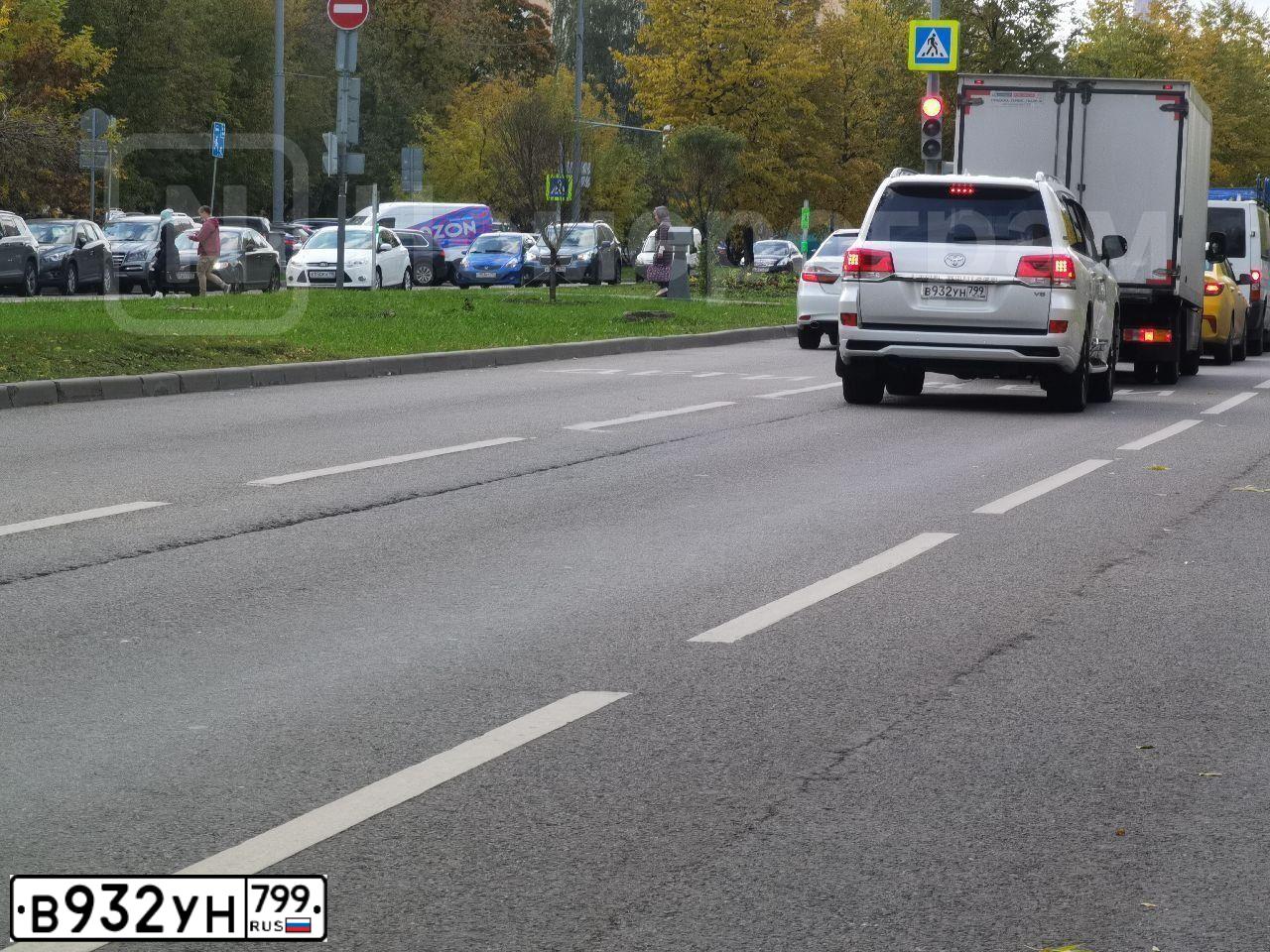 Фото автомобиля TOYOTA LAND CRUISER 200, 2017 — госномер Х594ЕХ71. Цвет: Белый