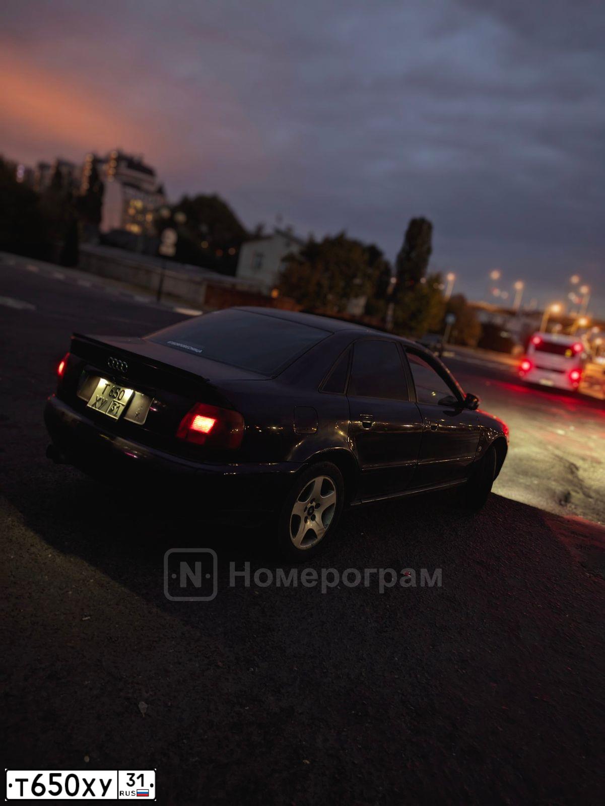 Фото автомобиля AUDI A4, 1995 — госномер Т650ХУ31. Цвет: синий