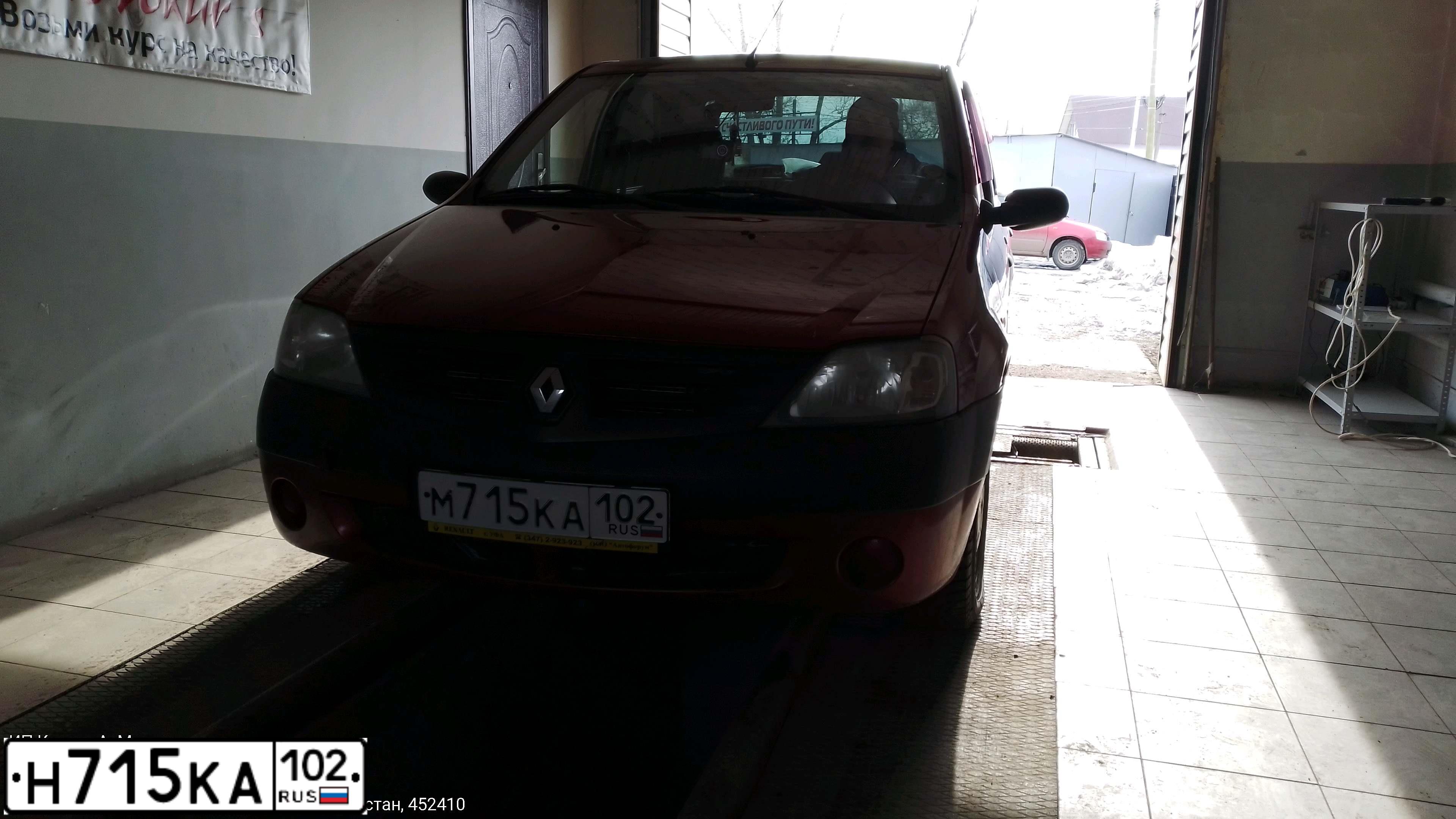 Фото автомобиля RENAULT РЕНО SR, 2009 — госномер Н715КА102. Цвет: КРАСНЫЙ