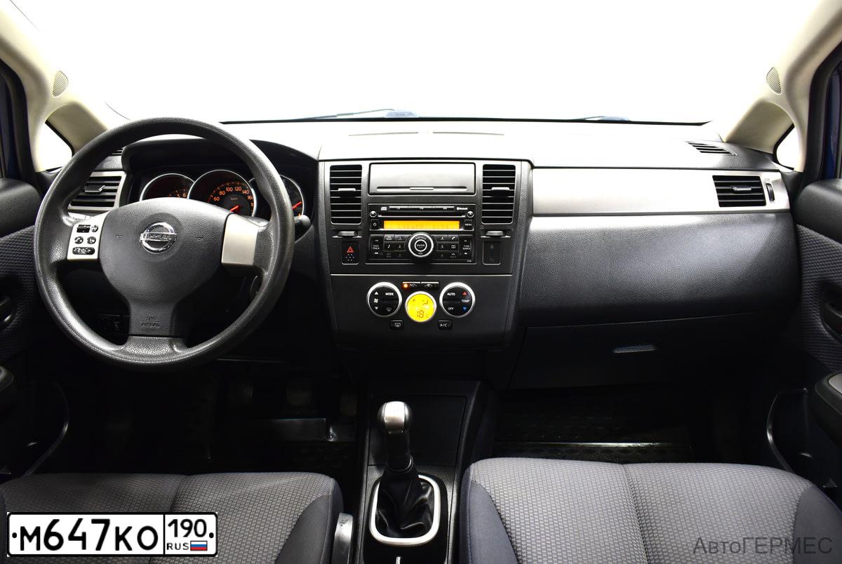 Фото автомобиля NISSAN TIIDA, 2010 — госномер Е779ВХ57. Цвет: СИНИЙ ТЕМНЫЙ