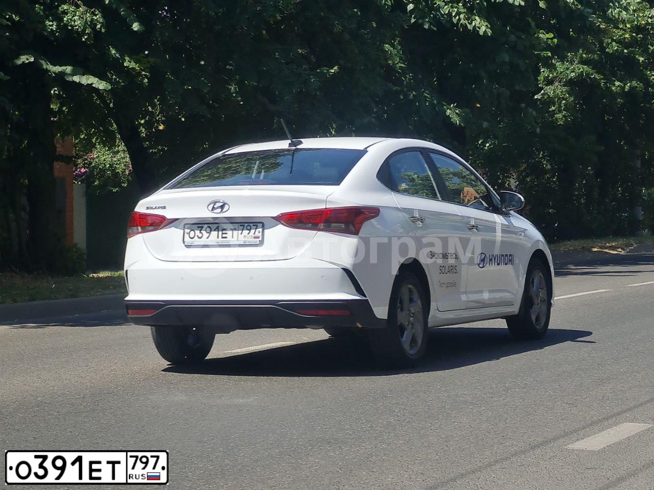 Фото автомобиля HYUNDAI SOLARIS, 2021 — госномер О984ЕЕ193. Цвет: Белый