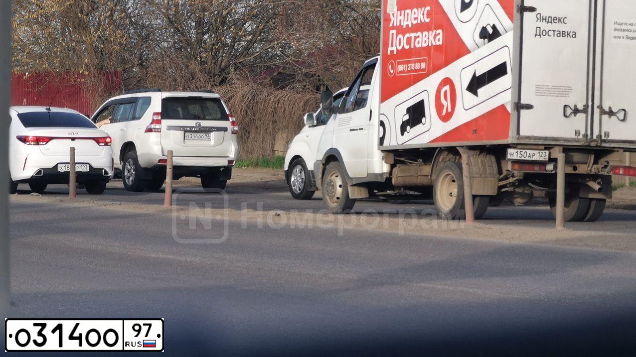 Фото автомобиля LANDROVER DISCOVERY, 2003 — госномер О314ОО97. Цвет: СИНИЙ ТЕМНЫЙ