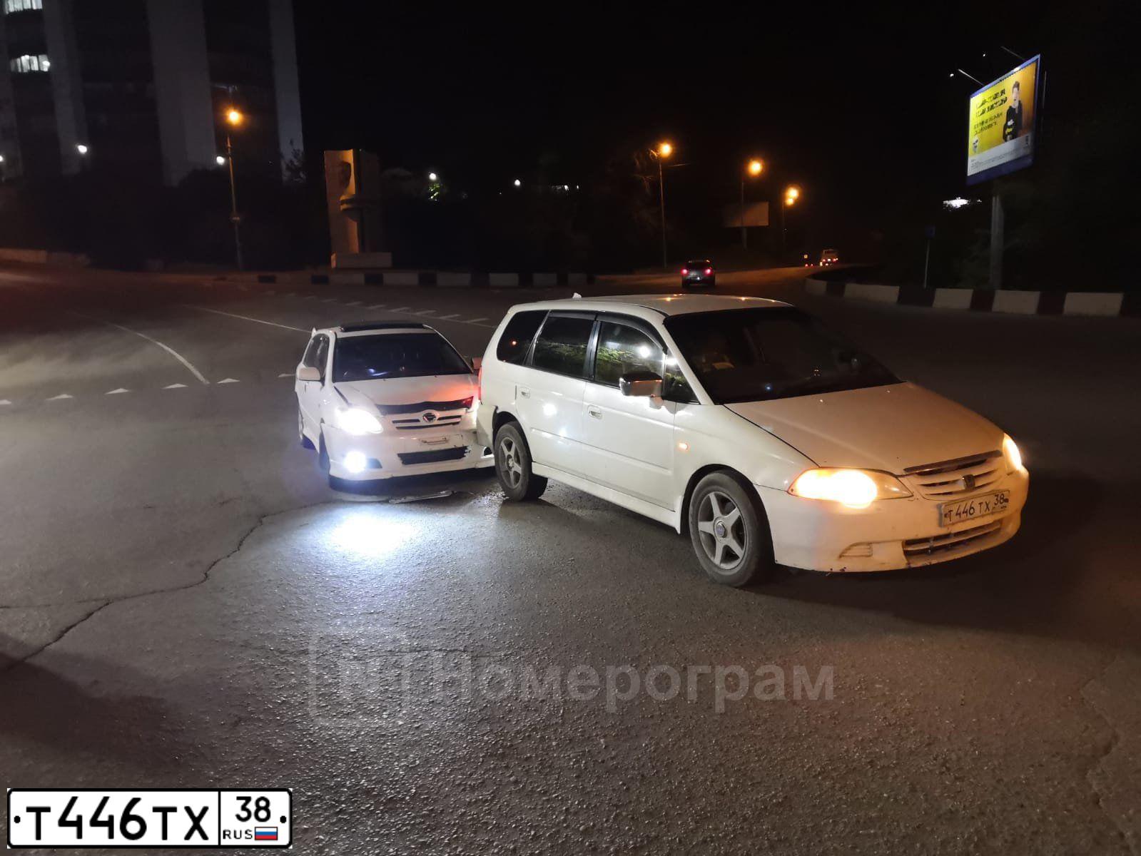 Фото автомобиля HONDA ODYSSEY, 2000 — госномер О422ОН154