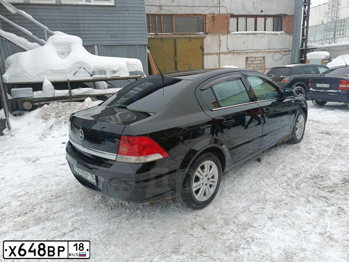Фото автомобиля CHEVROLET TAHOE, 2012 — госномер У870ВС18. Цвет: ЧЕРНЫЙ