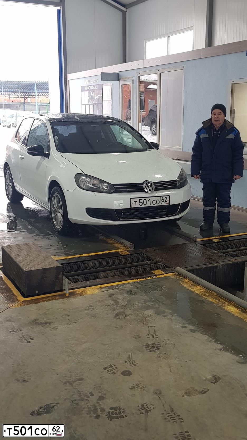 Фото автомобиля VOLKSWAGEN GOLF, 2011 — госномер О310УО178. Цвет: ЧЕРНЫЙ