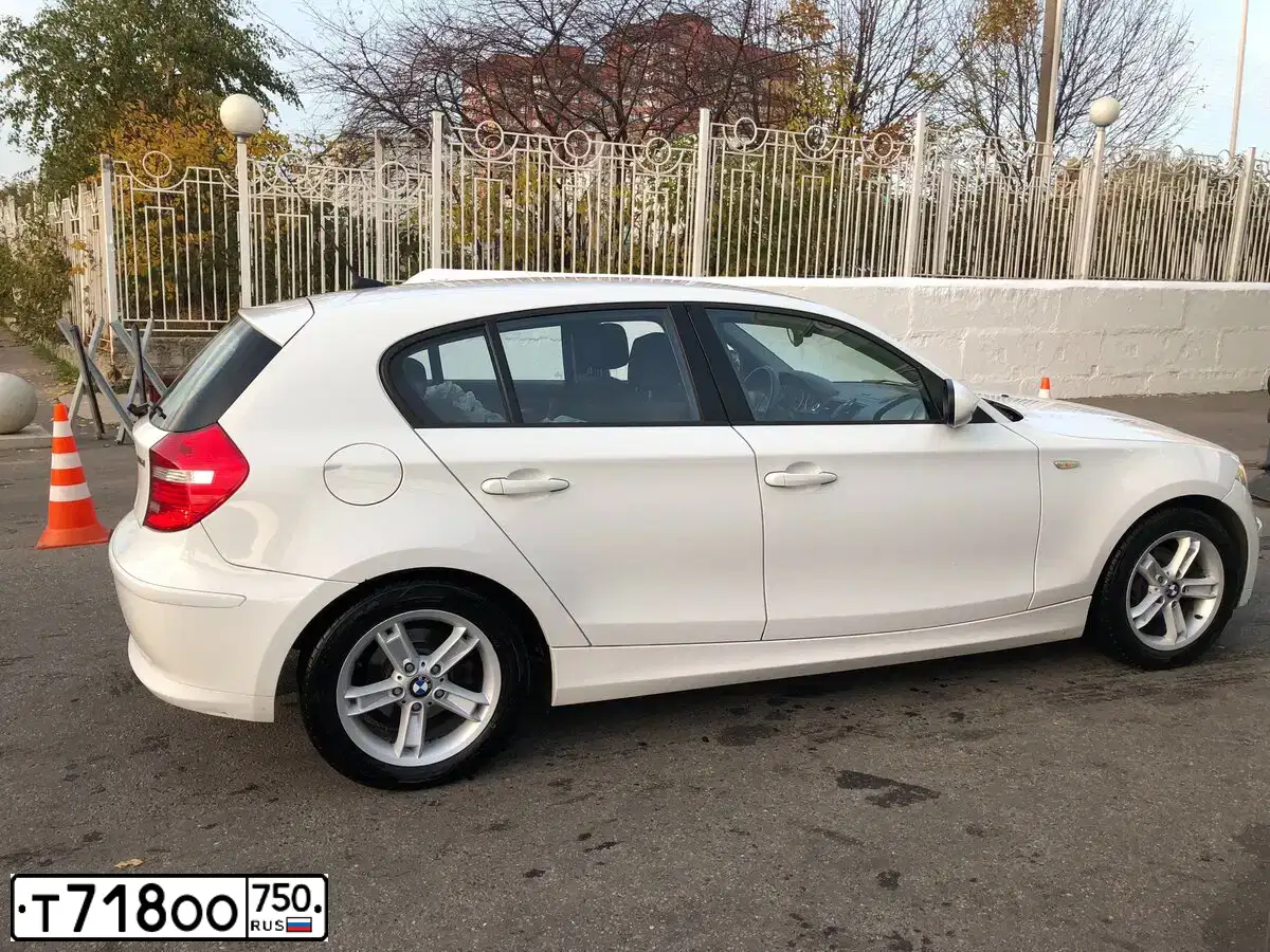 Фото автомобиля BMW 116I, 2010 — госномер С457ТК790. Цвет: Белый