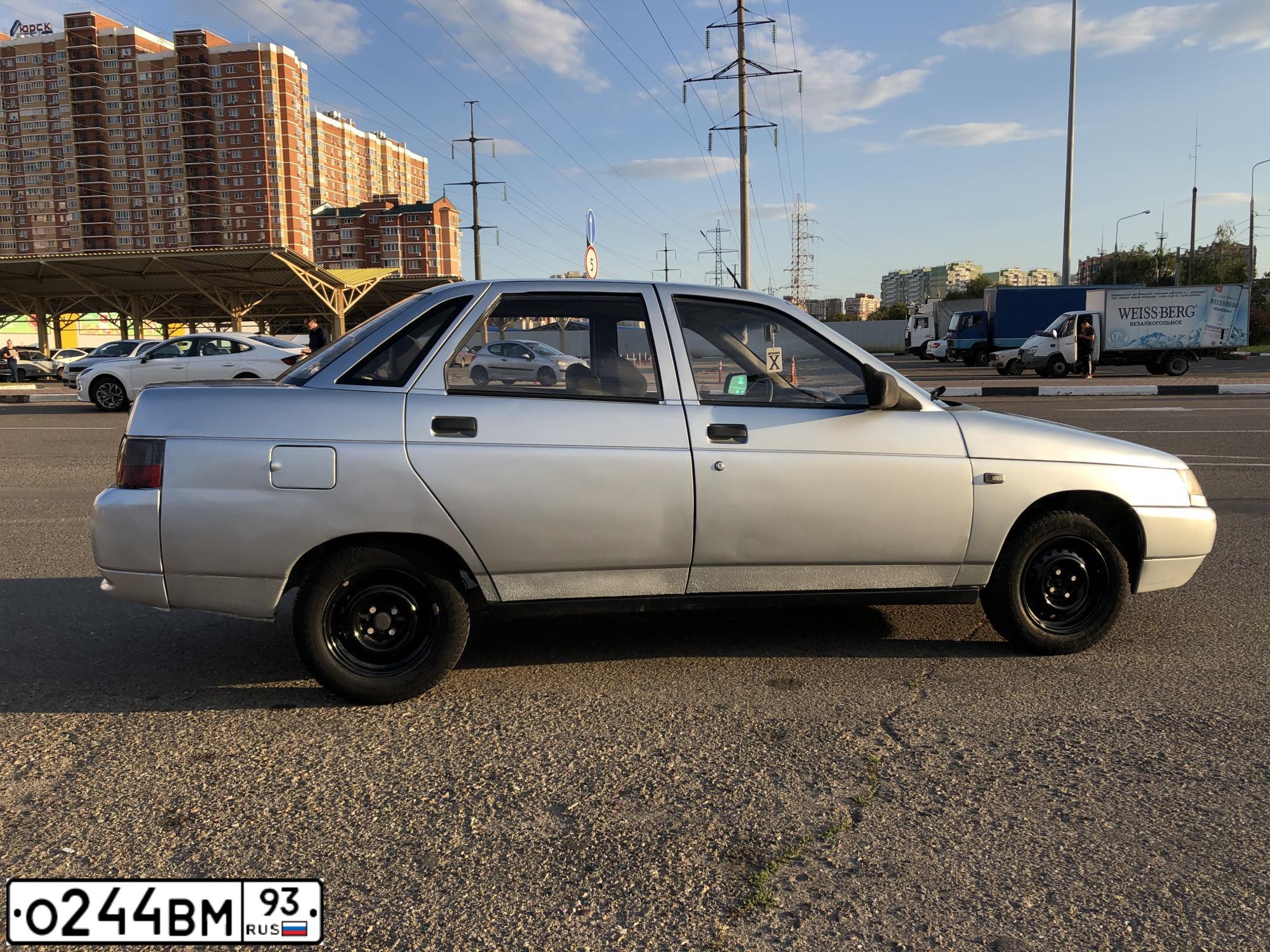 Фото автомобиля LADA 2110, 2001 — госномер О244ВМ93. Цвет: серебристо-голубой