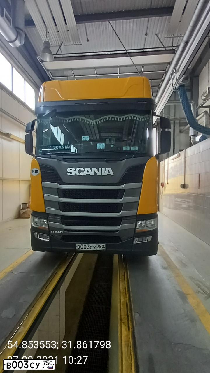 Фото автомобиля SCANIA SERIE R /4X2/, 2018 — госномер В003СУ750. Цвет: ЖЕЛТЫЙ