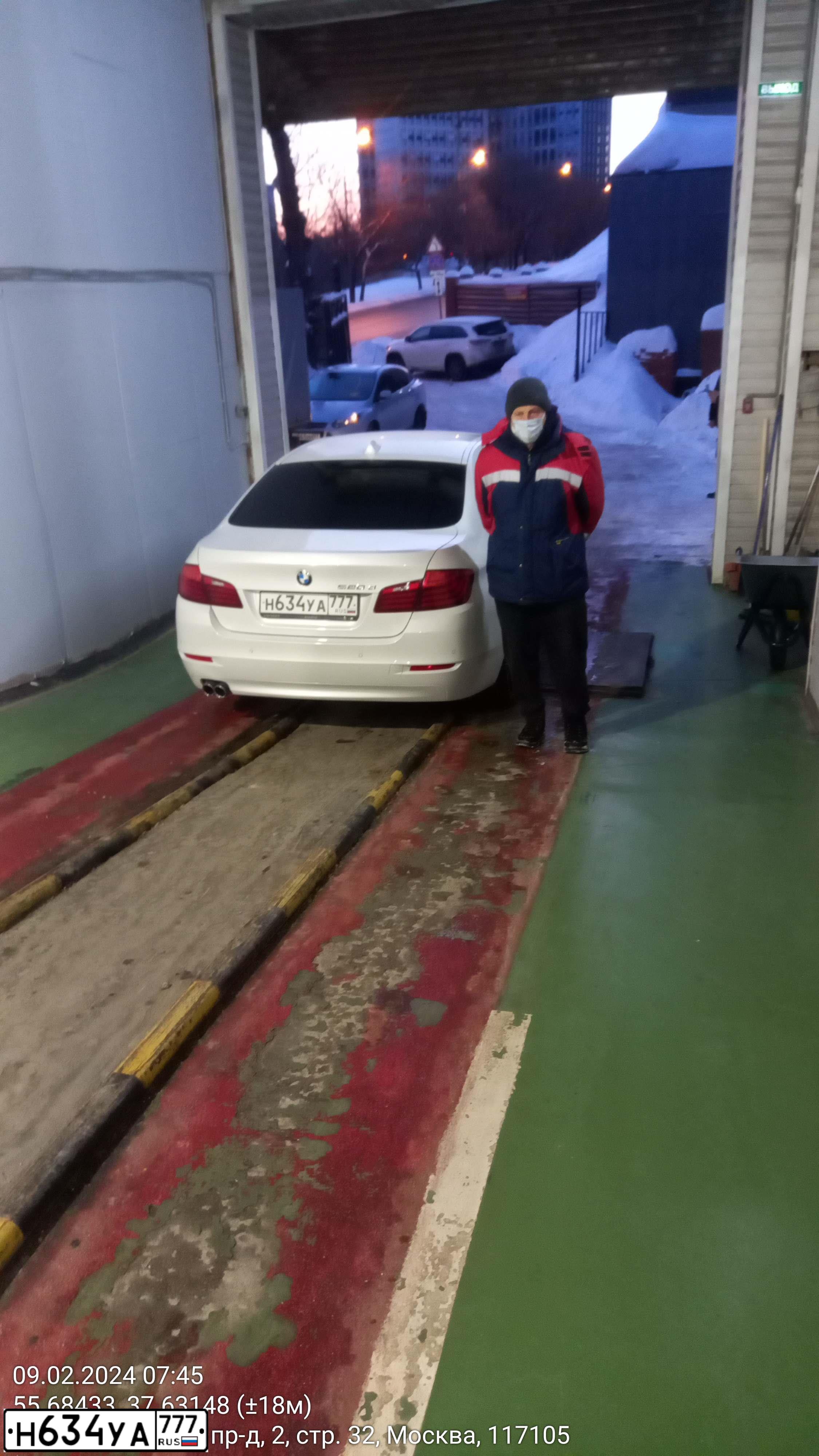 Фото автомобиля BMW SERIE 5, 2016 — госномер Р793РН797. Цвет: Белый