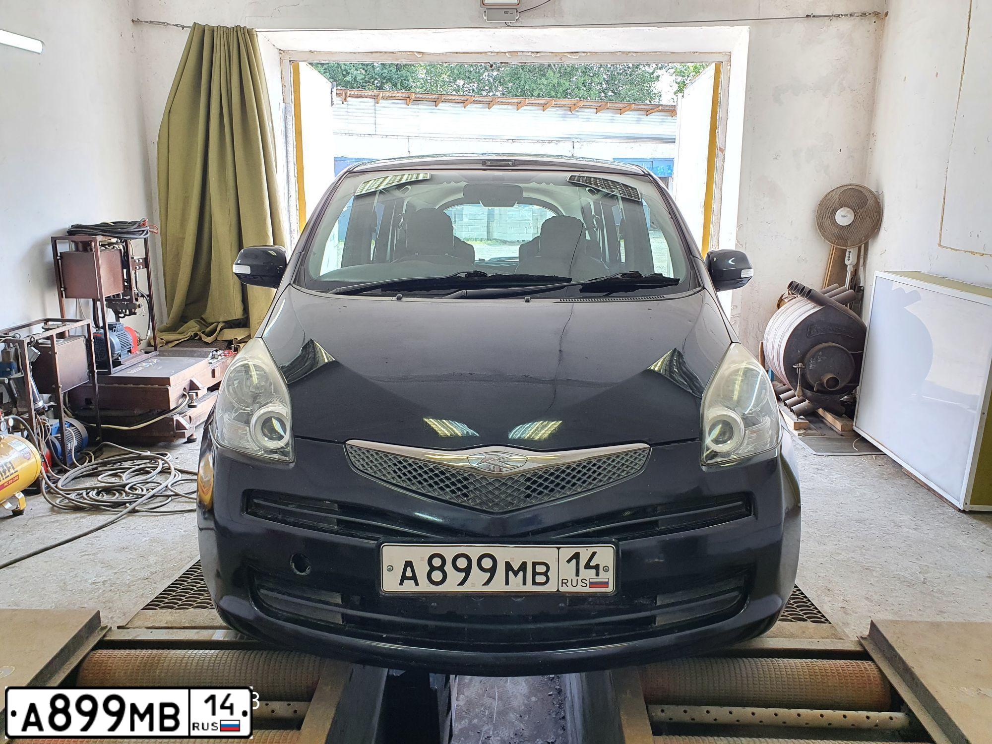 Фото автомобиля TOYOTA RACTIS, 2009 — госномер У633ЕС138