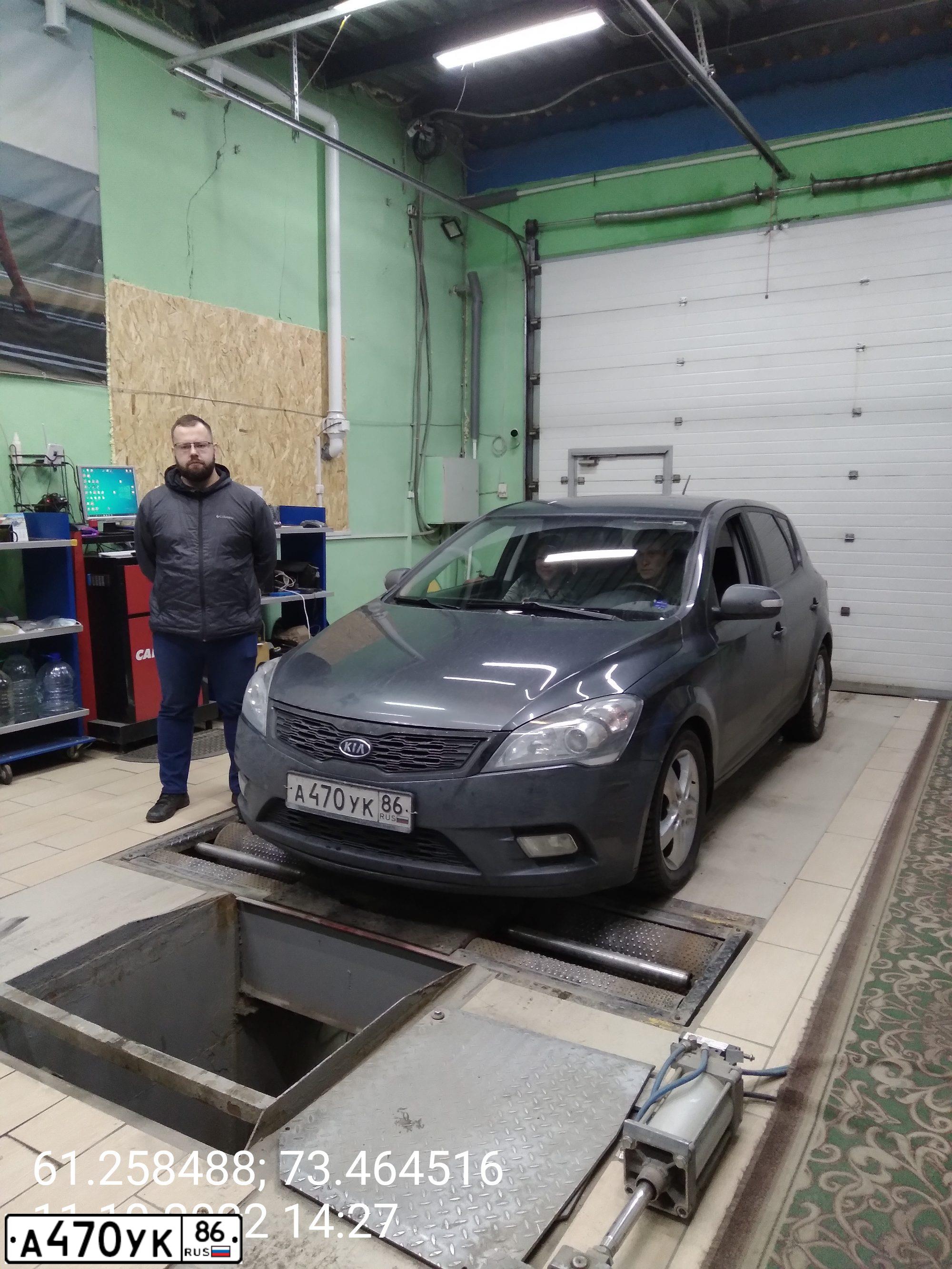 Фото автомобиля KIA CEE'D, 2010 — госномер А470УК86. Цвет: СЕРЫЙ