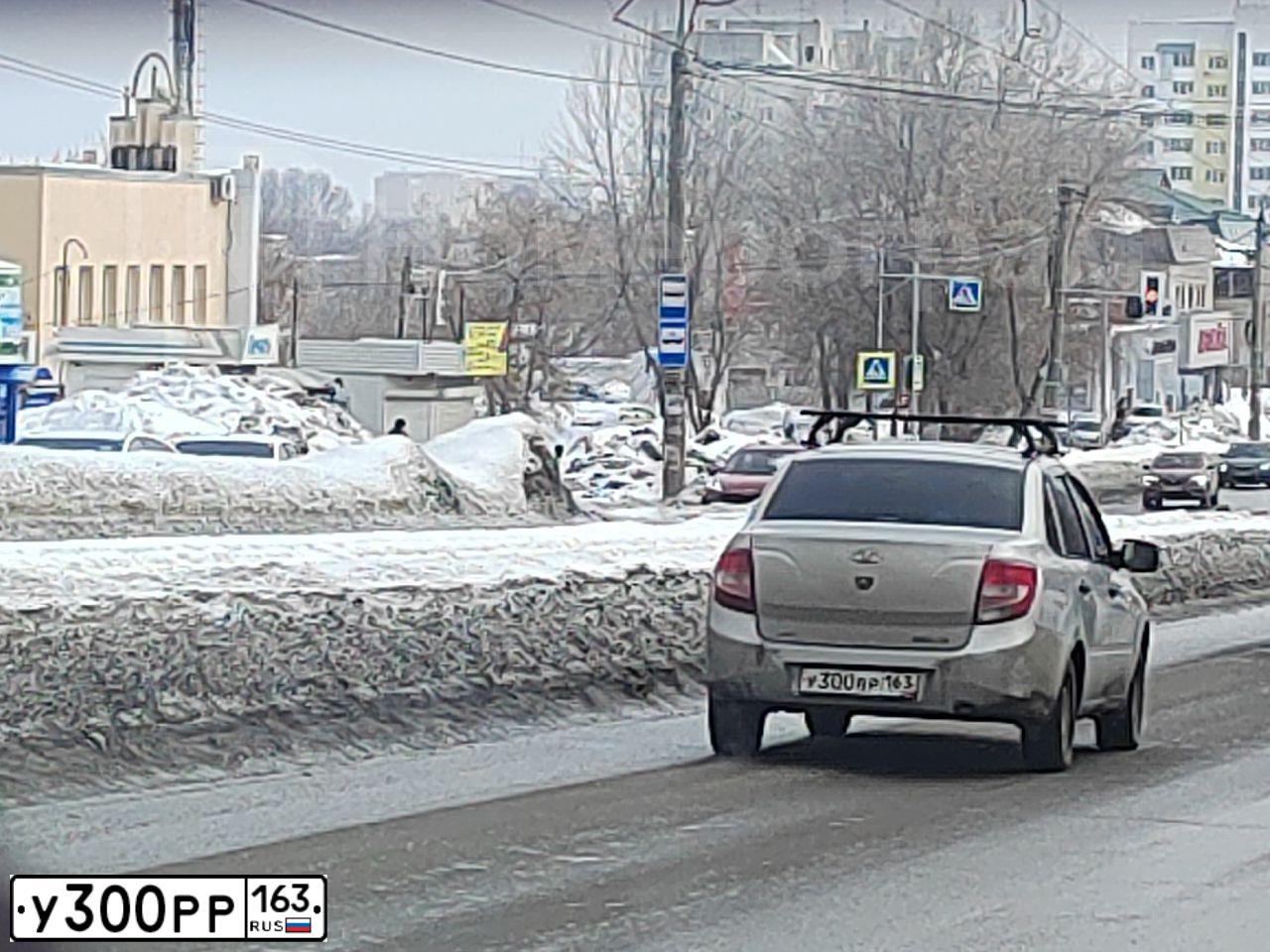 Фото автомобиля MERCEDES C-KLASSE, 2005 — госномер М230АЕ186. Цвет: Темно-синий
