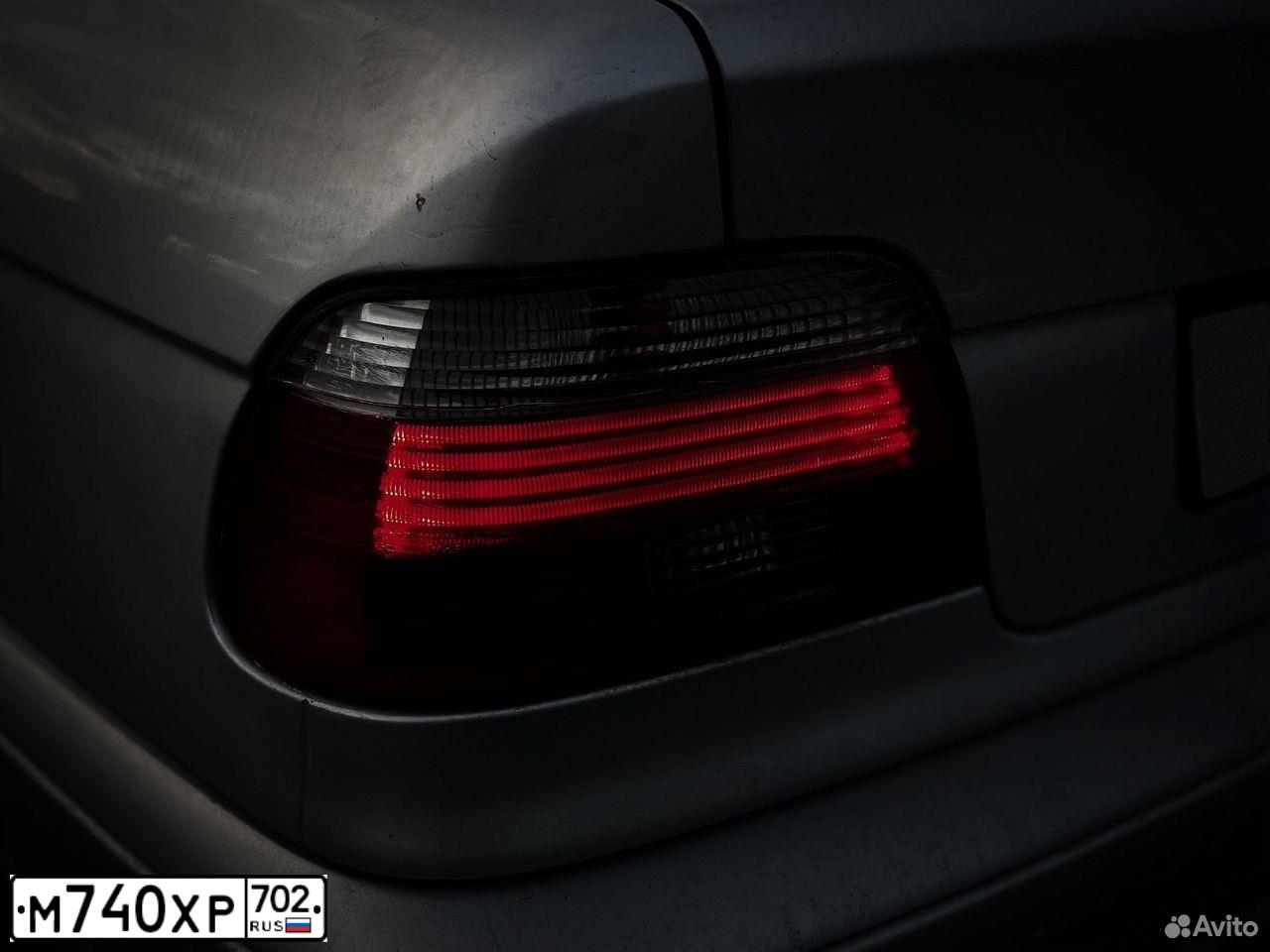 Фото автомобиля BMW SERIE 5, 2002 — госномер М740ХР702. Цвет: БЕЛЫЙ (СВЕТЛО-СЕРЫЙ)