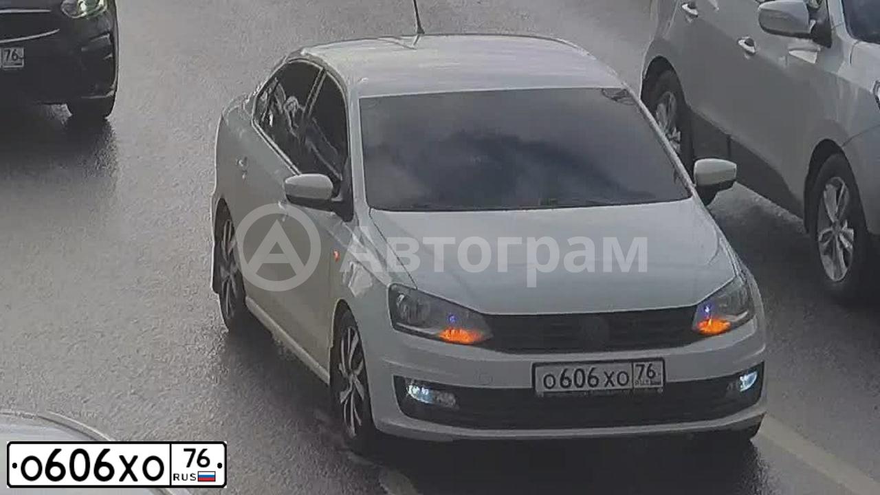 Фото автомобиля RENAULT T LOGAN, 2014 — госномер О606ХО76. Цвет: синий