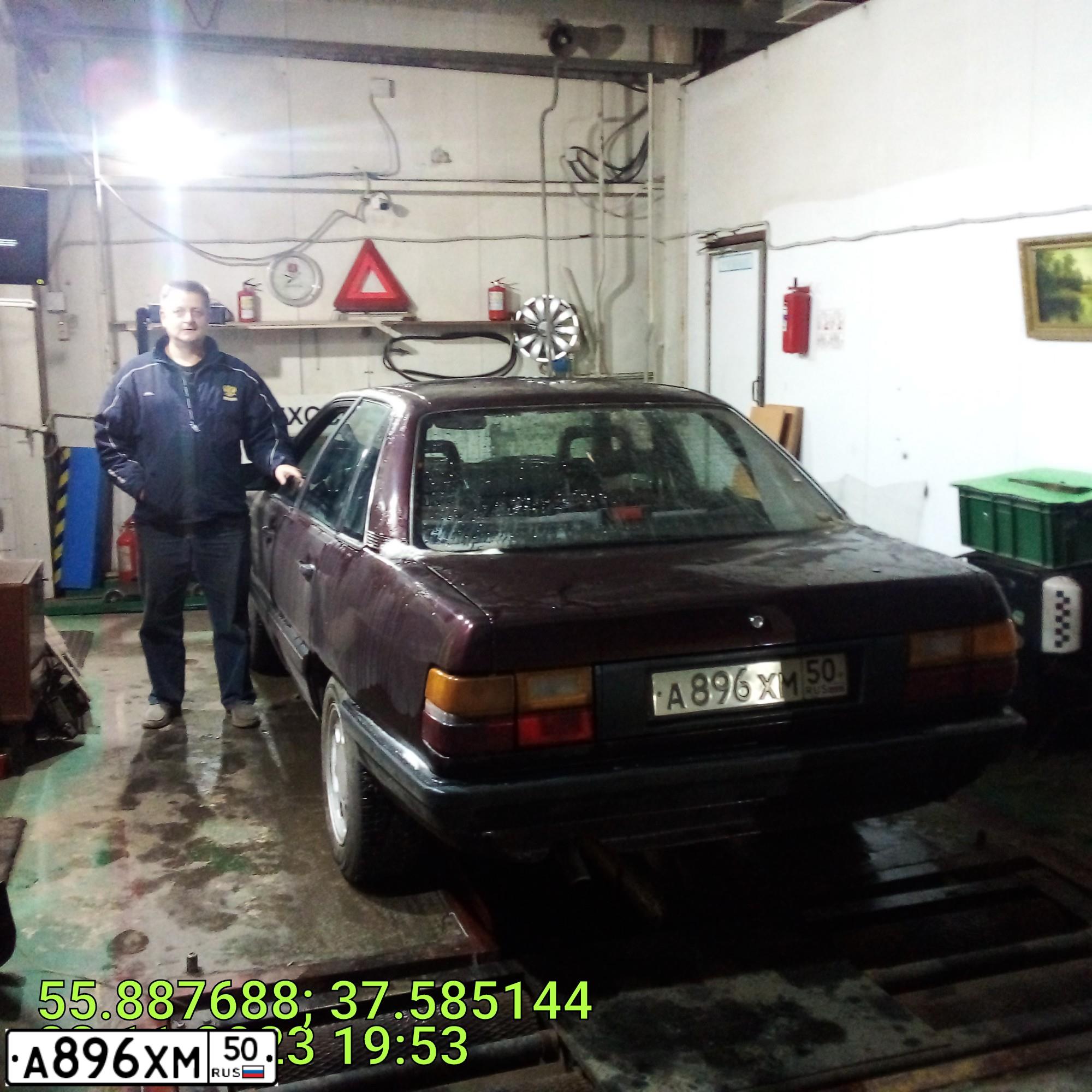 Фото автомобиля AUDI 100, 1985 — госномер А896ХМ50. Цвет: Коричневый