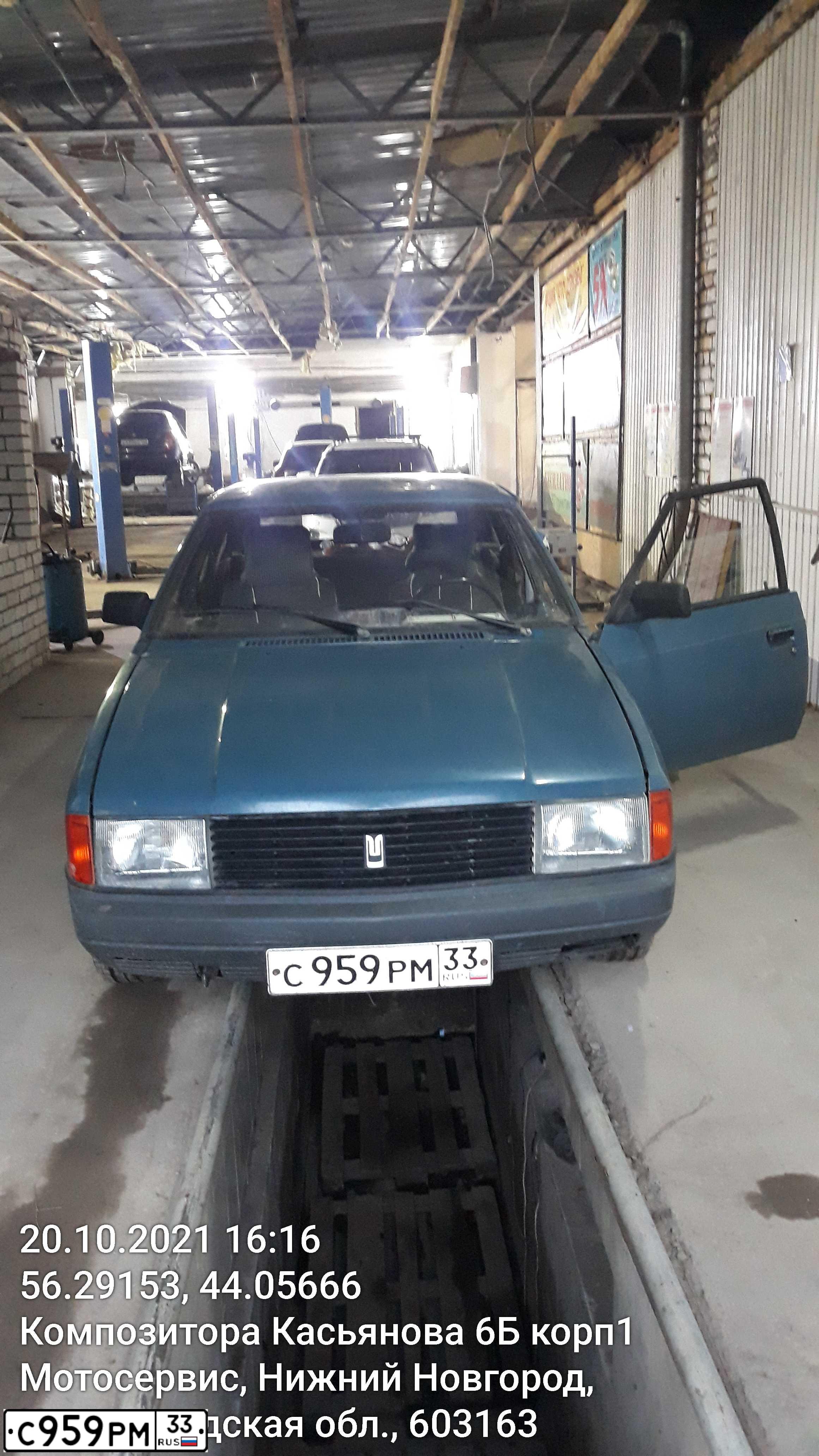 Фото автомобиля AZLK MOSKWITSCH 2141, 1991 — госномер С959РМ33. Цвет: СИНИЙ