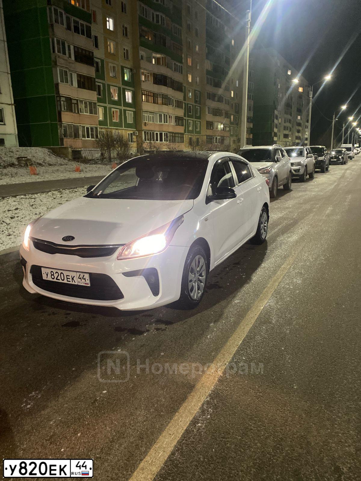 Фото автомобиля KIA RIO, 2018 — госномер У820ЕК44. Цвет: СЕРЕБРИСТЫЙ