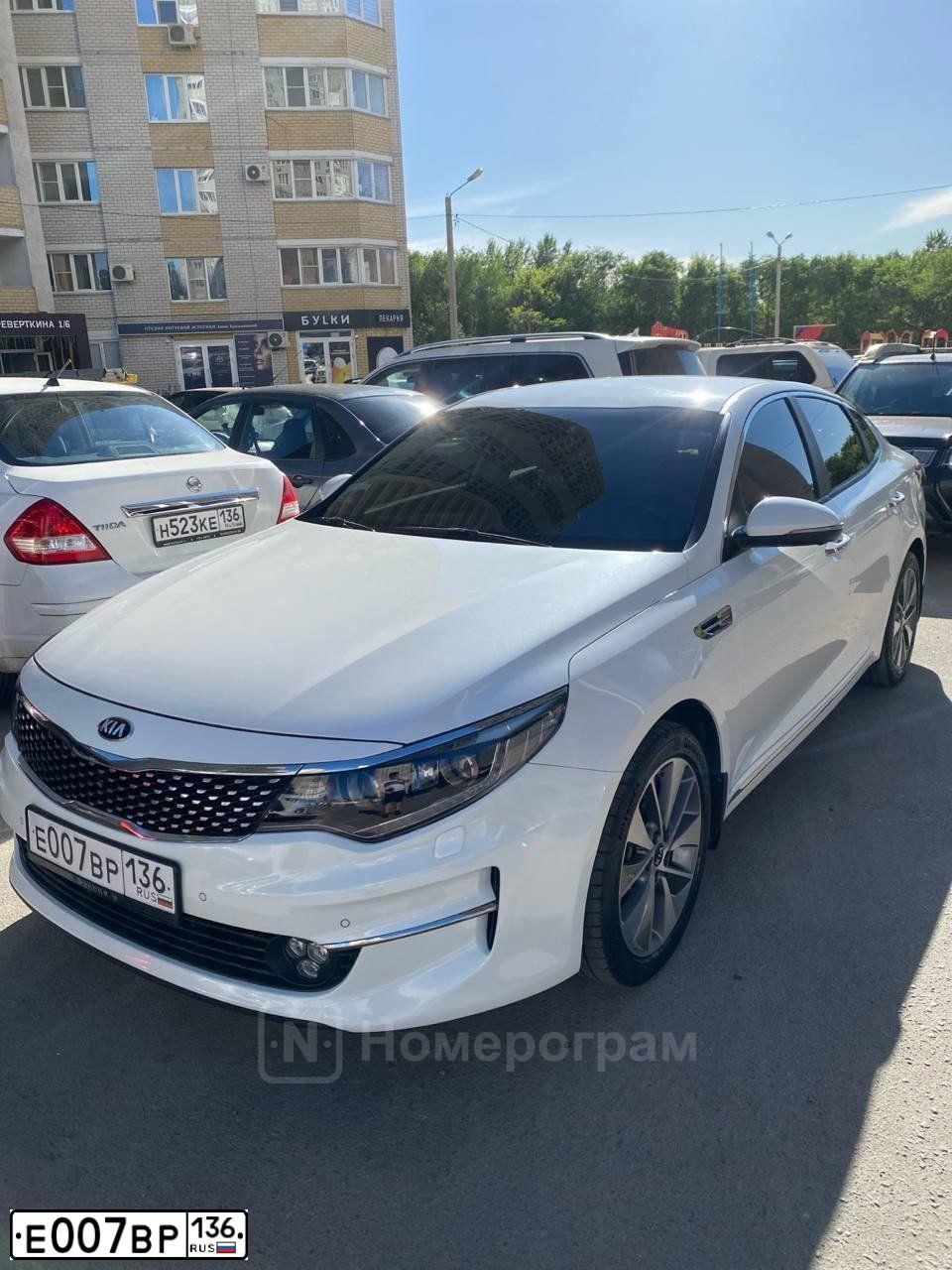 Фото автомобиля KIA MAGENTIS / OPTIMA, 2018 — госномер Е007ВР136. Цвет: Белый
